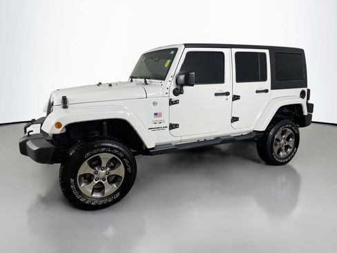 Used 2016 Jeep Wrangler Unlimited Sahara image 4