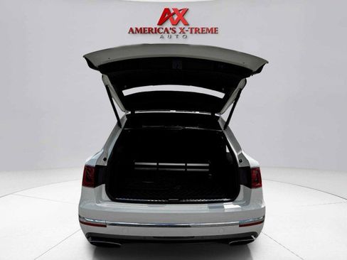 Used 2017 Bentley Bentayga image 50