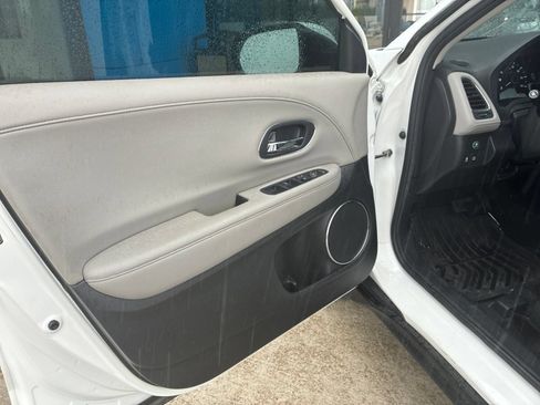 Used 2017 Honda HR-V EX-L image 9
