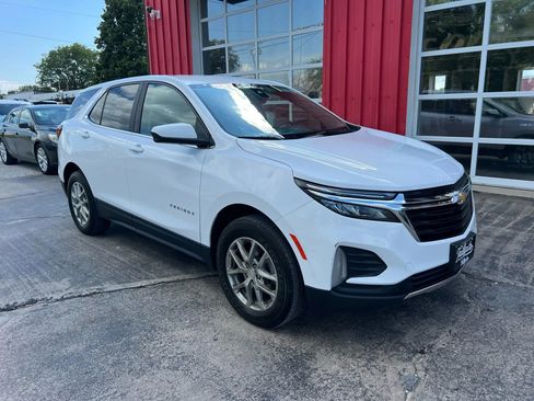 Used 2022 Chevrolet Equinox LT image 2