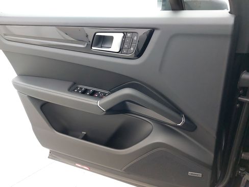 Used 2022 Porsche Cayenne E-Hybrid Coupe image 29