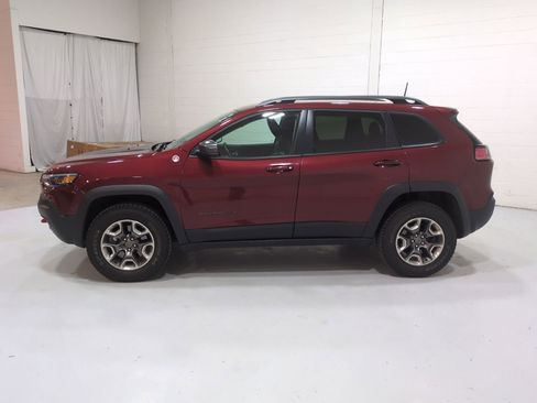 Used 2019 Jeep Cherokee Trailhawk AWD/4WD image 6
