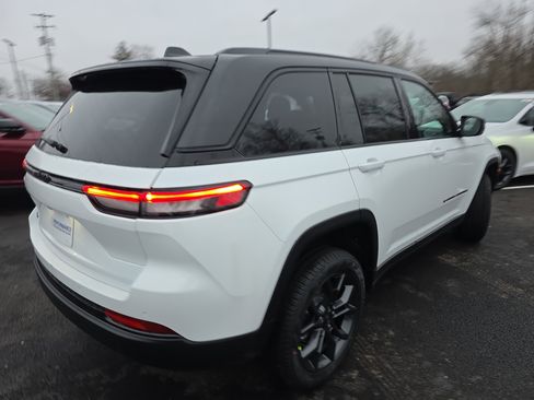 New 2025 Jeep Grand Cherokee Limited image 21