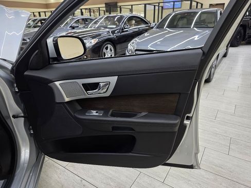 Used 2014 Jaguar XF RWD image 39