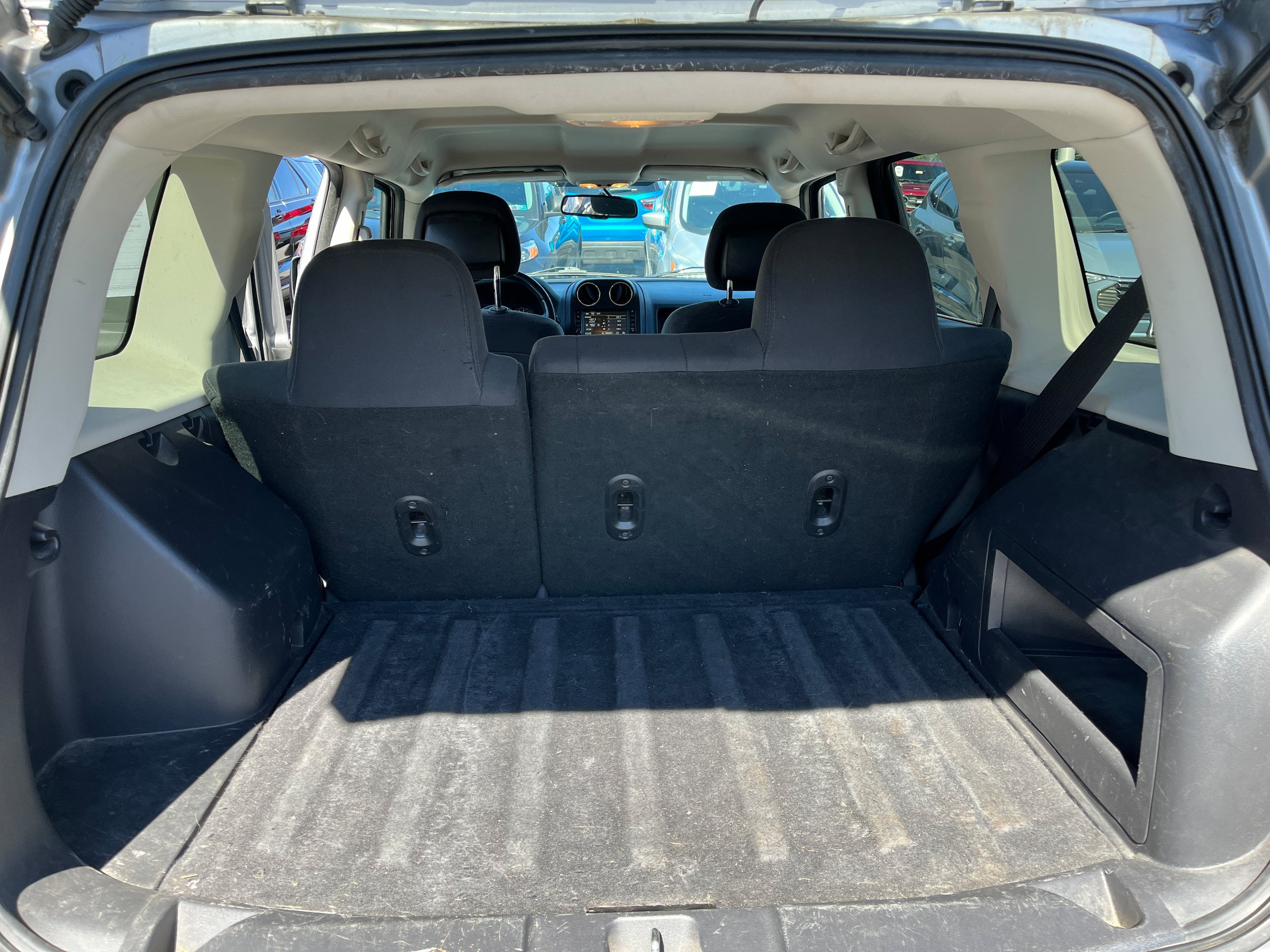 Used 2014 Jeep Patriot Latitude AWD/4WD image 9