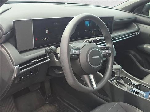 Used 2025 Hyundai Santa Cruz SE FWD image 10