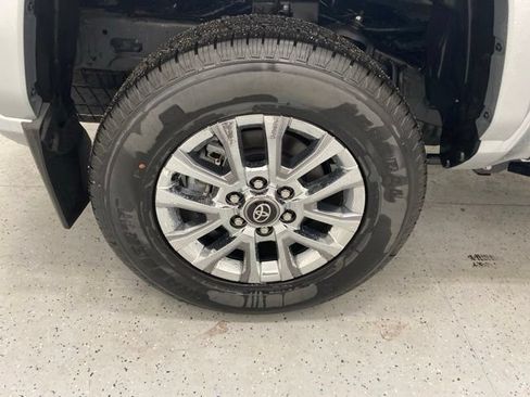 Used 2025 Toyota Tacoma Limited AWD/4WD image 7