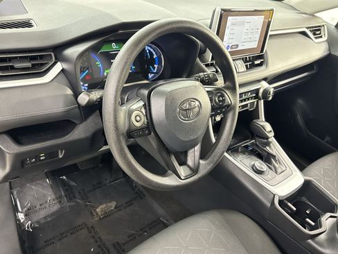 Used 2025 Toyota RAV4 XLE AWD/4WD image 13