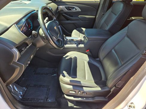 Used 2023 Chevrolet Traverse LT w/ LPO, Cargo Package FWD image 8