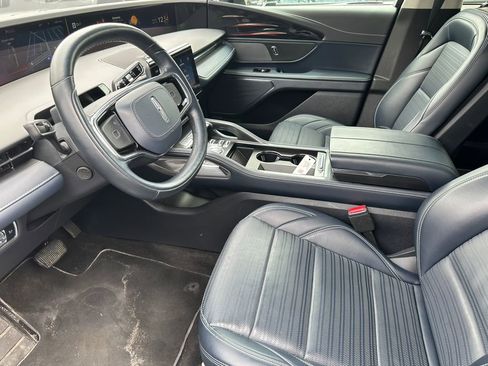 Used 2024 Lincoln Nautilus Reserve image 12