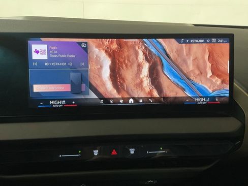 Certified 2025 BMW X3 xDrive30i w/ M Sport Package image 11