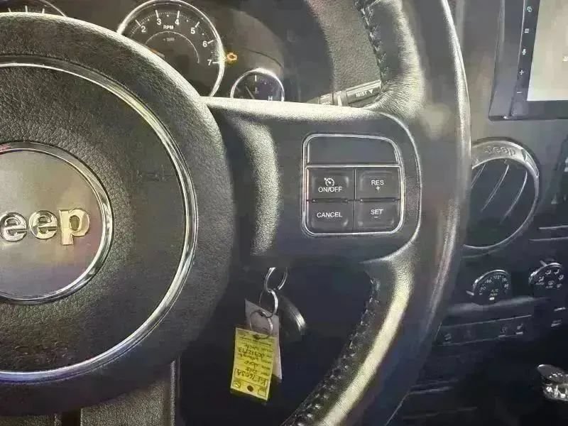 Used 2018 Jeep Wrangler Unlimited Rubicon w/ Connectivity Group AWD/4WD image 43