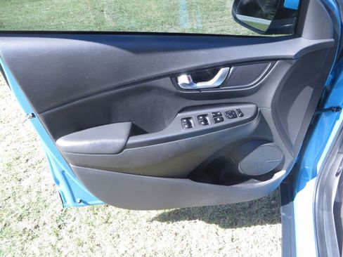 Used 2022 Hyundai Kona Limited image 11