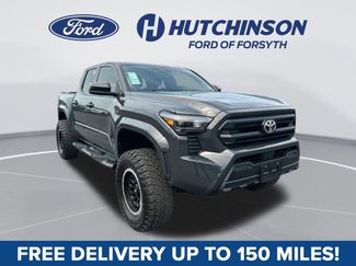 Used 2025 Toyota Tacoma SR video 1