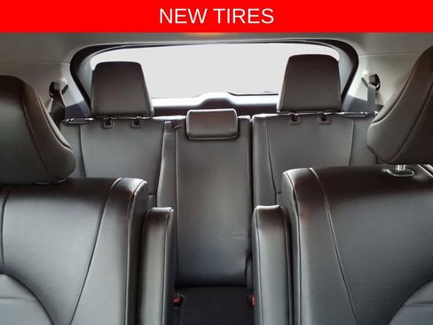 Used 2024 Toyota Highlander XLE AWD/4WD image 21