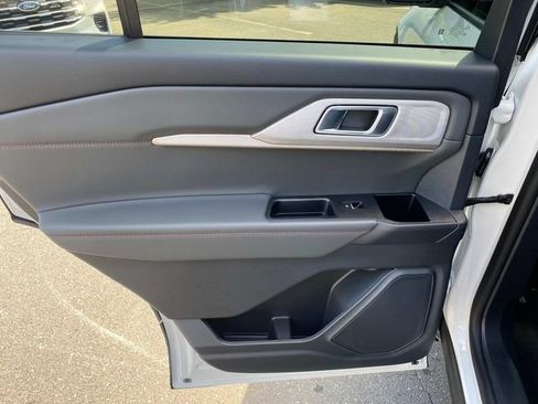 New 2026 Ford Explorer Active RWD image 9