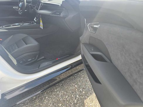 New 2026 Audi S e-tron GT Prestige image 8