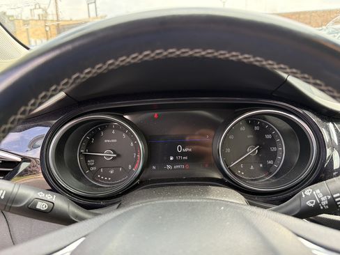 Used 2022 Buick Encore GX Select w/ Sport Touring Package FWD image 9