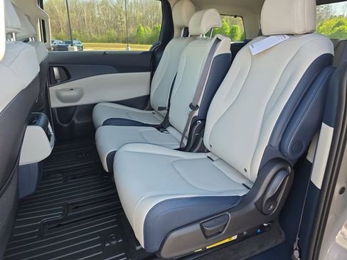 New 2026 Kia Carnival EX image 6