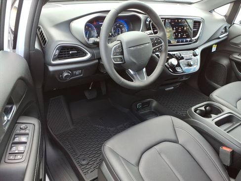 New 2027 Chrysler Pacifica LX FWD image 17