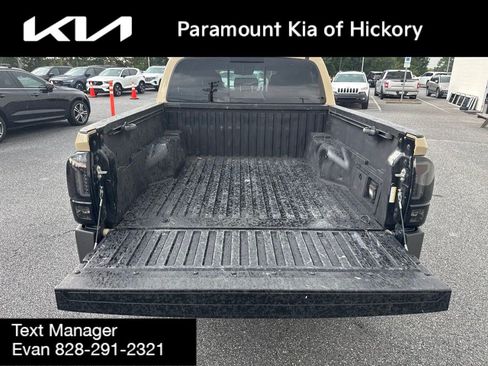 Used 2019 Toyota Tacoma TRD Off-Road AWD/4WD image 10