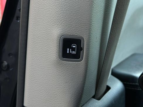 Used 2021 Chrysler Voyager Lxi image 15