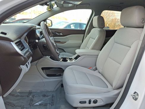 Used 2023 GMC Acadia SLE w/ Driver Convenience Package image 13