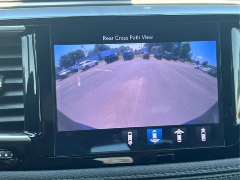 Used 2018 Chrysler Pacifica Limited w/ Advanced Safetytec Group FWD image 39
