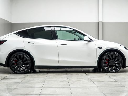 Used 2023 Tesla Model Y Performance AWD/4WD image 7