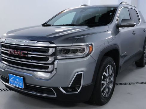 Used 2023 GMC Acadia SLT image 3