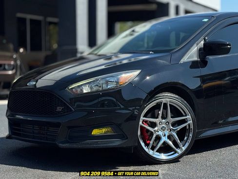Used 2018 Ford Focus ST FWD image 2