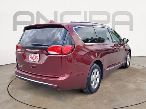 Used 2017 Chrysler Pacifica Touring-L Plus w/ Advanced Safetytec Group FWD image 13