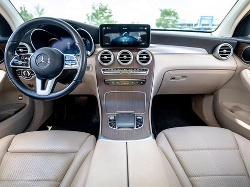 Used 2021 Mercedes-Benz GLC 300 4MATIC w/ Premium Package image 13