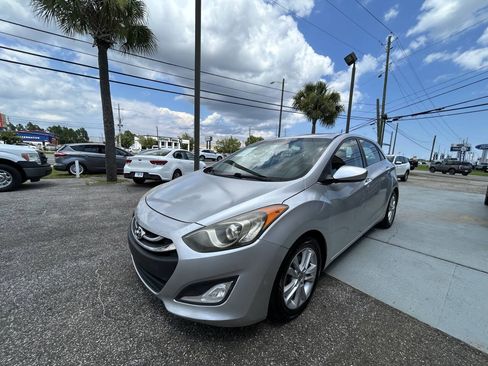 Used 2015 Hyundai Elantra GT FWD image 2