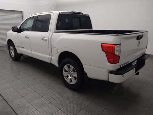 Used 2018 Nissan Titan SV w/ SV Convenience Package AWD/4WD image 3