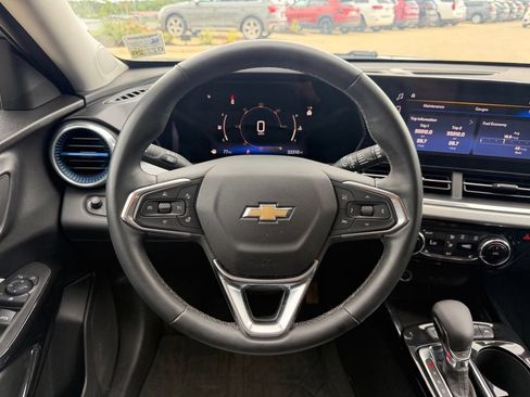 Used 2025 Chevrolet Trax LT w/ Driver Confidence Package FWD image 18