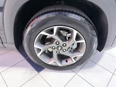 Used 2025 Chevrolet Trax LT w/ LT Convenience Package image 35