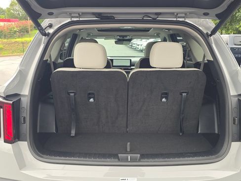 Certified 2024 Kia Sorento EX w/ Panoramic Sunroof Package FWD image 14