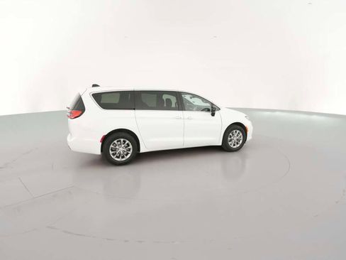 New 2026 Chrysler Pacifica Limited image 13