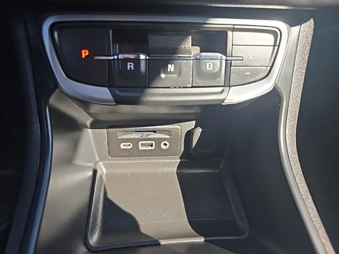 Used 2024 GMC Terrain SLT image 35