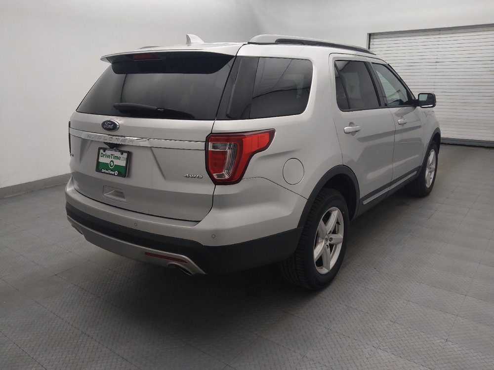 Used 2017 Ford Explorer XLT AWD/4WD image 9