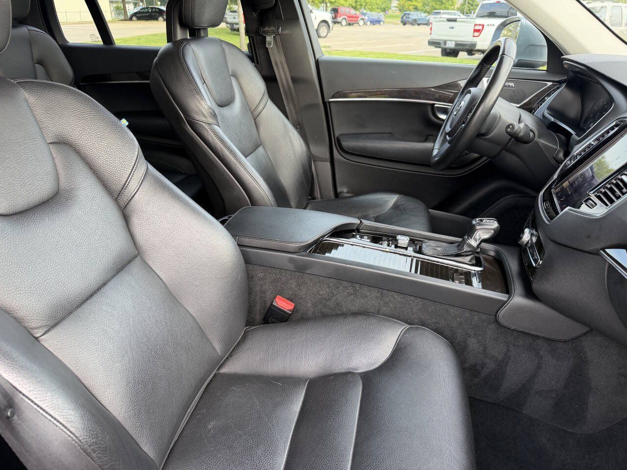 Used 2018 Volvo XC90 T6 Momentum w/ Convenience Package AWD/4WD image 34