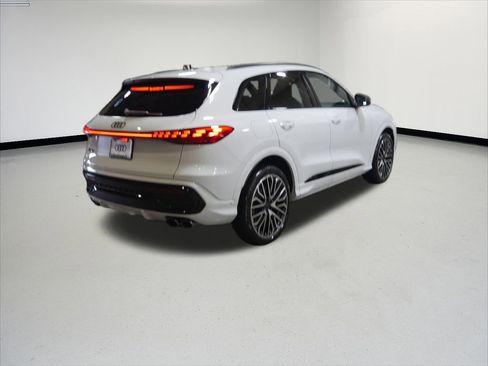 New 2026 Audi SQ5 Premium Plus image 5