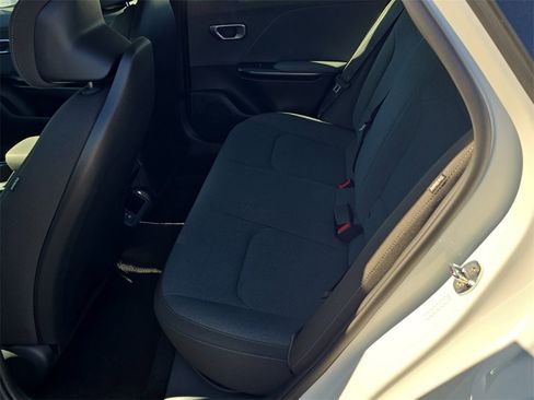 New 2025 Kia K4 LXS image 18