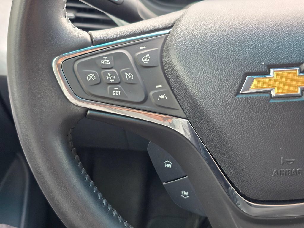 Used 2020 Chevrolet Bolt Premier w/ Infotainment Package FWD image 31