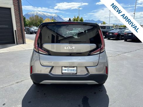 Used 2025 Kia Soul LX w/ LX Technology Package FWD image 6