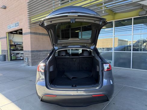 Used 2020 Tesla Model Y Long Range image 36
