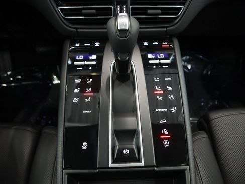 New 2026 Porsche Macan image 17