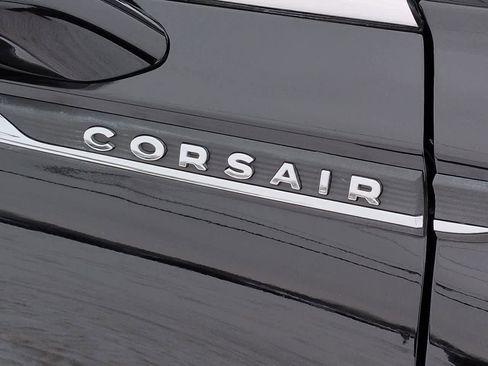 Used 2021 Lincoln Corsair Reserve w/ Equipment Group 201A image 12