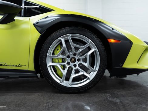Used 2024 Lamborghini Huracan Sterrato image 20
